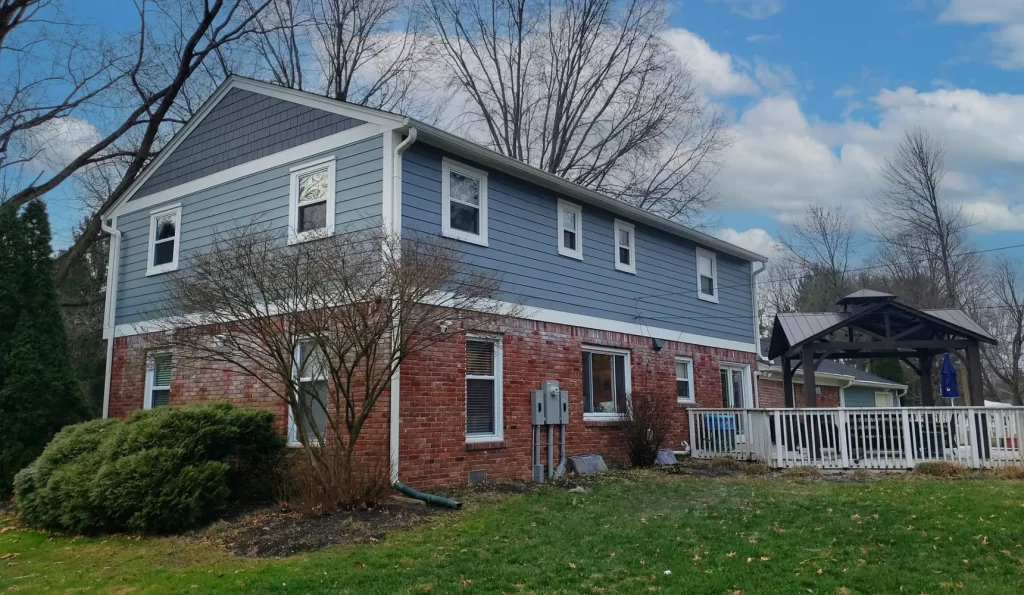 Greenwood Indiana Home With Brick And Vynal Siding