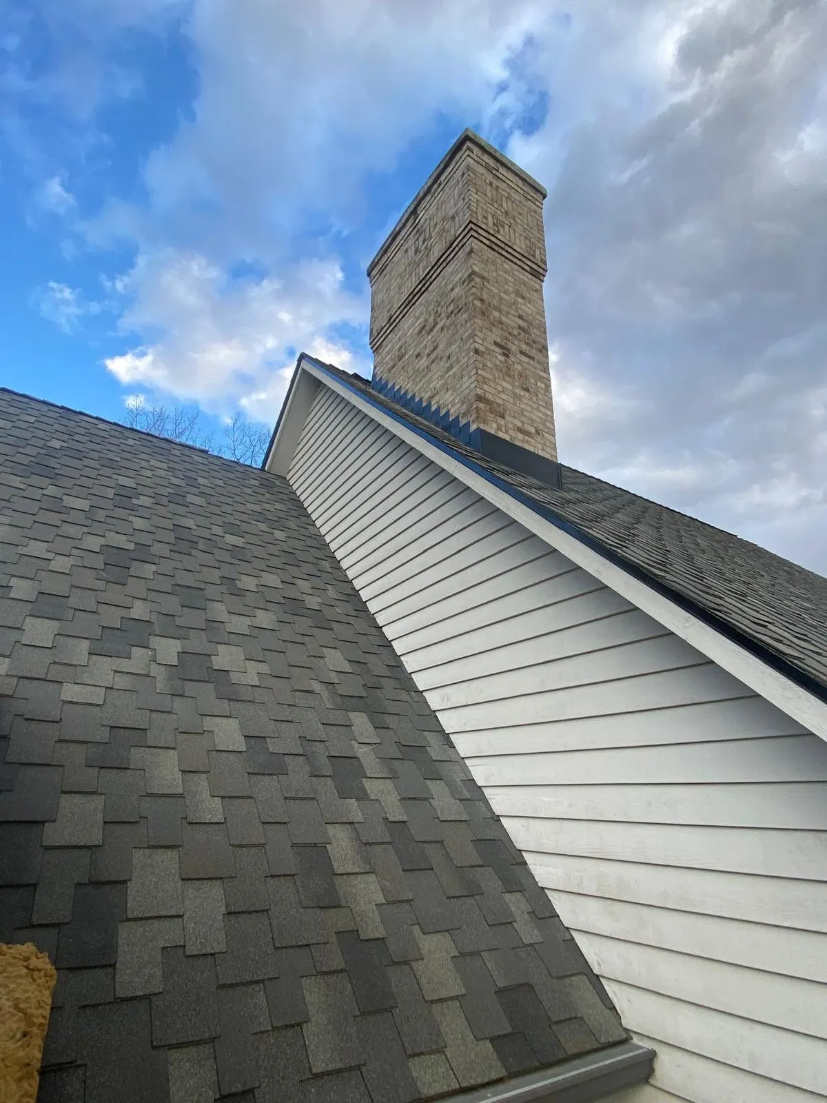 Roof and siding of Indianapolis home with new roof replacement